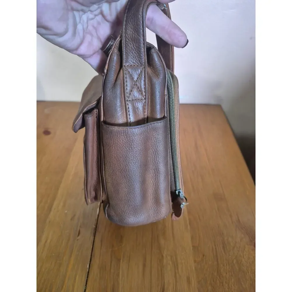 Vintage Fossil Genuine leather crossbody bag 1954 #75082 Brown in color